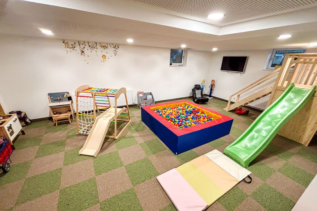 kinderspielraum-inklusivleistung-ferienwohnung-flachau-1 Kinderspielraum - Ferienwohnungen in Flachau